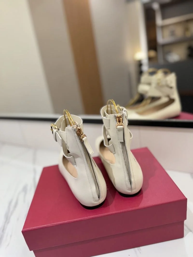 Supportive Valentino Low Shoes 36443
