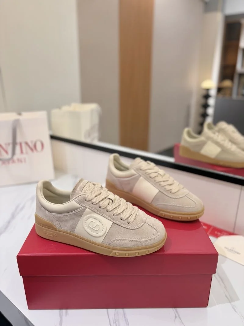 Unique Valentino Low Shoes 36462