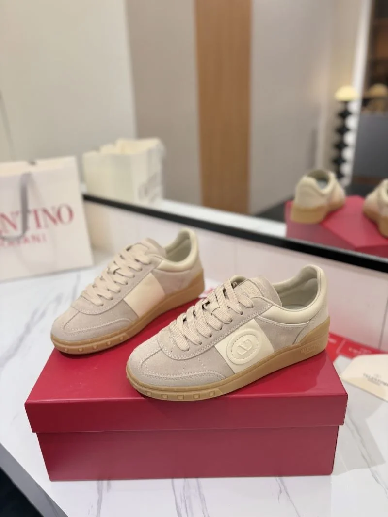 Unique Valentino Low Shoes 36462