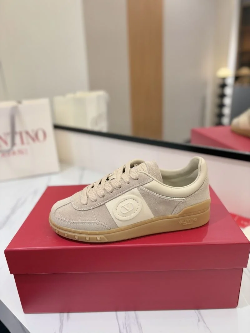 Unique Valentino Low Shoes 36462