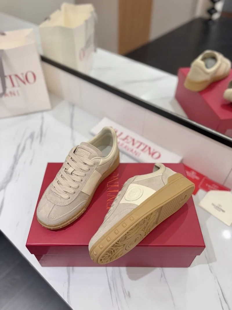 Unique Valentino Low Shoes 36462