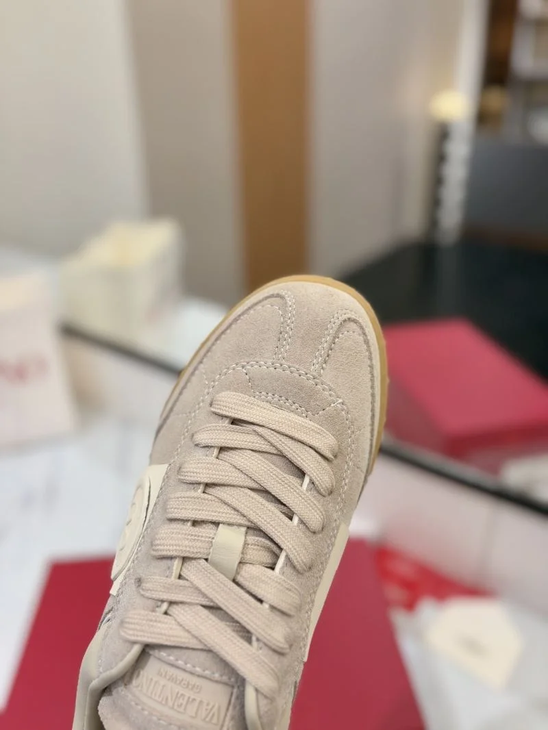 Unique Valentino Low Shoes 36462