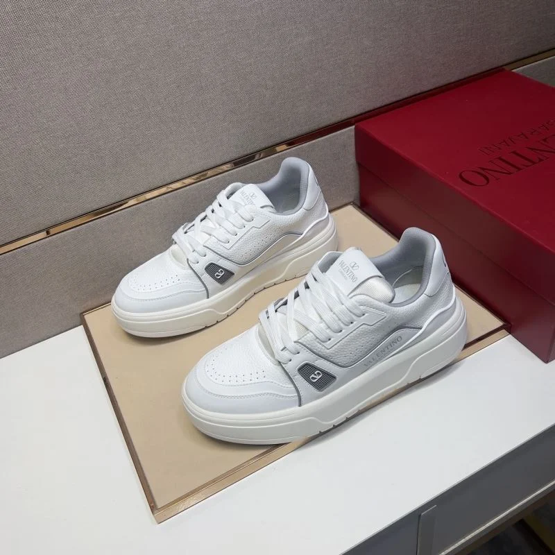 Sophisticated Valentino Low Shoes 37019