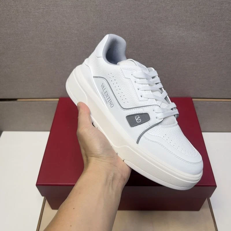 Sophisticated Valentino Low Shoes 37019