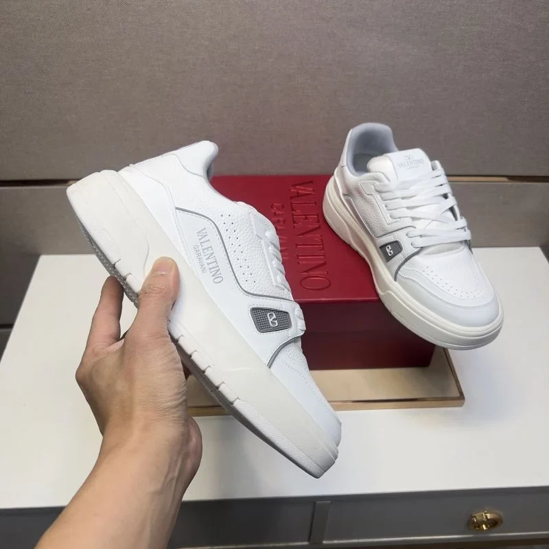 Sophisticated Valentino Low Shoes 37019