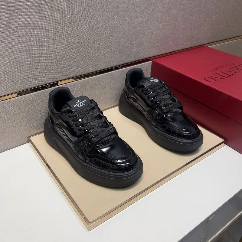 Valentino Low Shoes Comfortable 37017