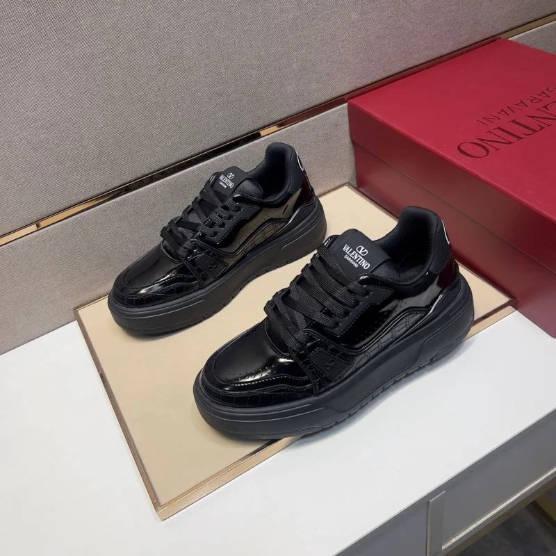 Valentino Low Shoes Comfortable 37017
