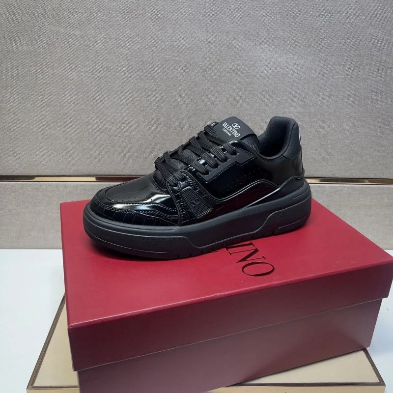 Valentino Low Shoes Comfortable 37017