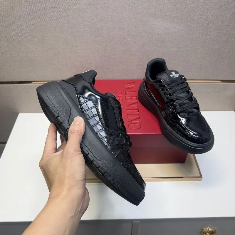 Valentino Low Shoes Comfortable 37017