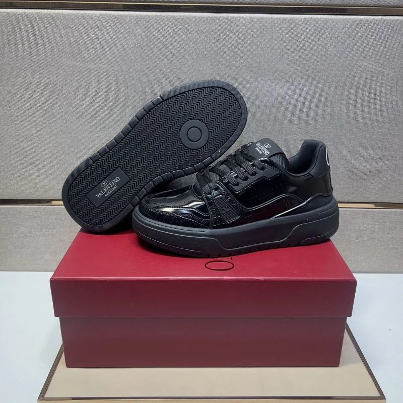 Valentino Low Shoes Comfortable 37017
