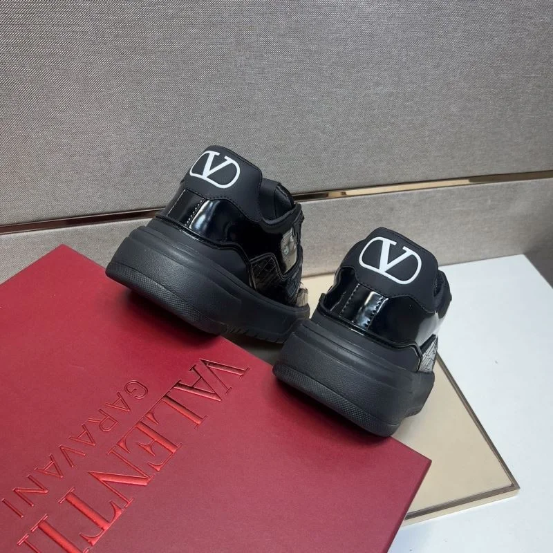 Valentino Low Shoes Comfortable 37017