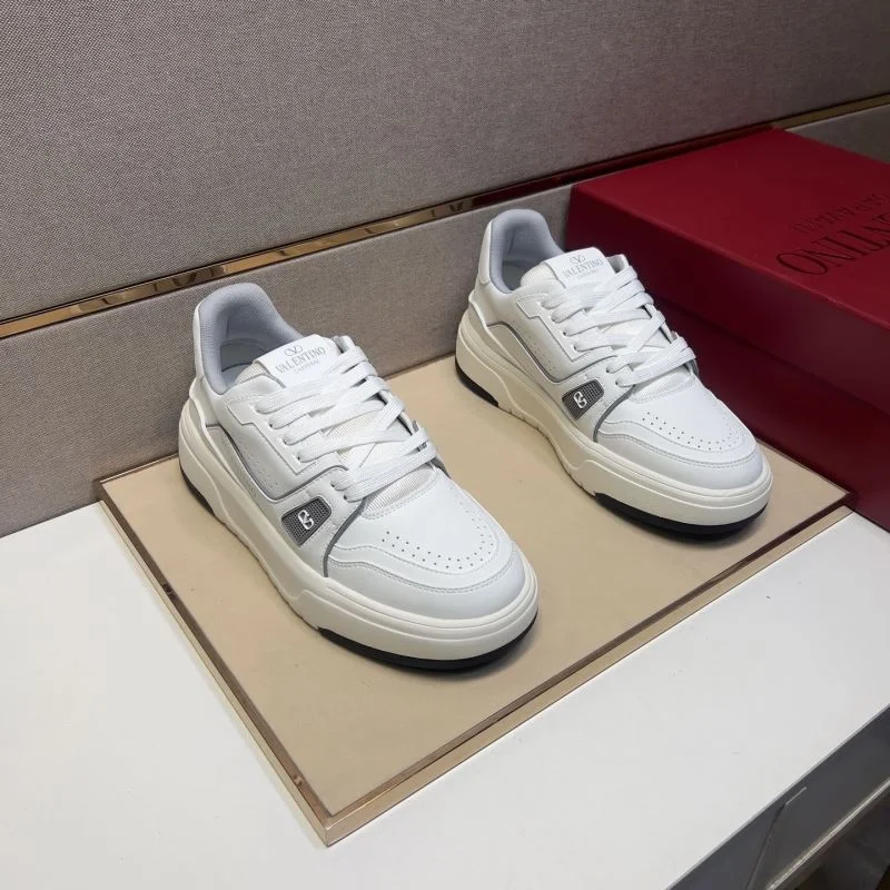 Lightweight Valentino Low Shoes 37015