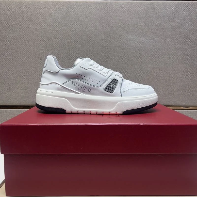 Lightweight Valentino Low Shoes 37015