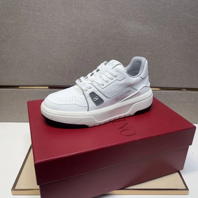 Lightweight Valentino Low Shoes 37015