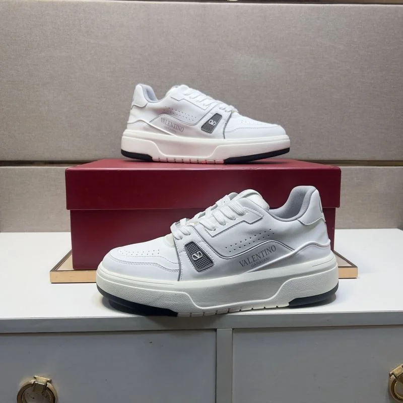Lightweight Valentino Low Shoes 37015