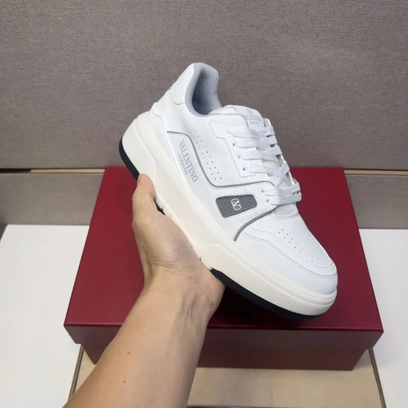 Lightweight Valentino Low Shoes 37015