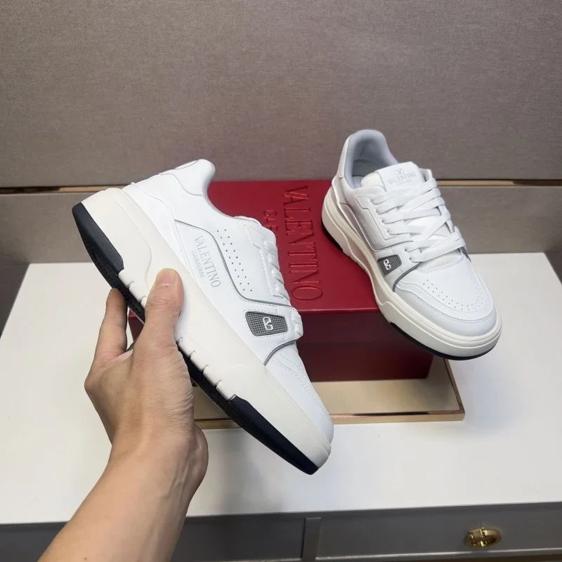 Lightweight Valentino Low Shoes 37015