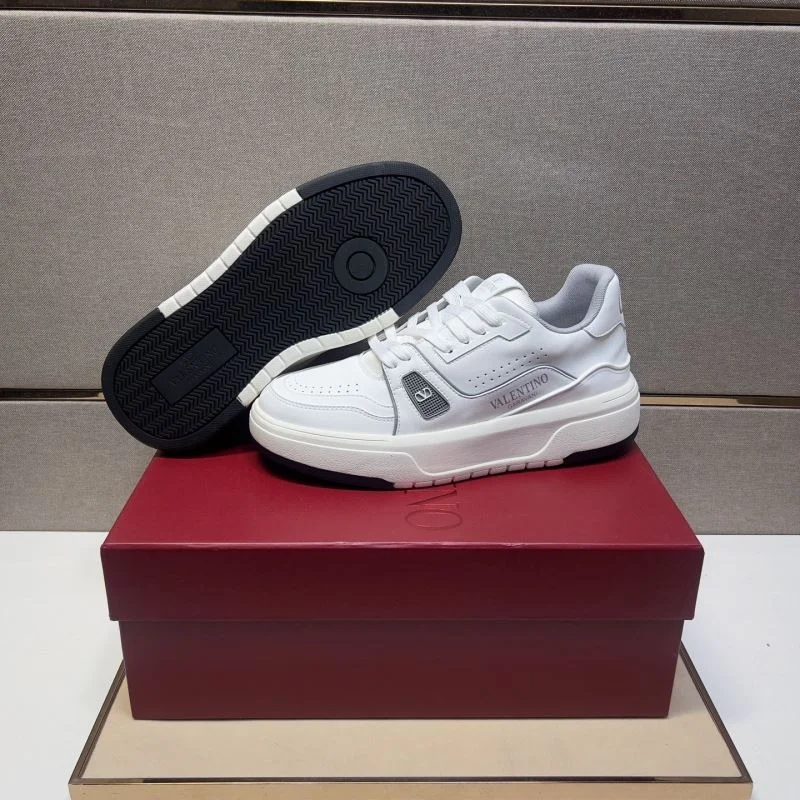 Lightweight Valentino Low Shoes 37015