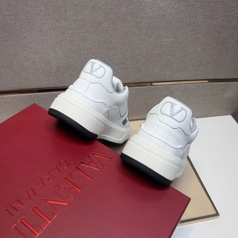 Lightweight Valentino Low Shoes 37015