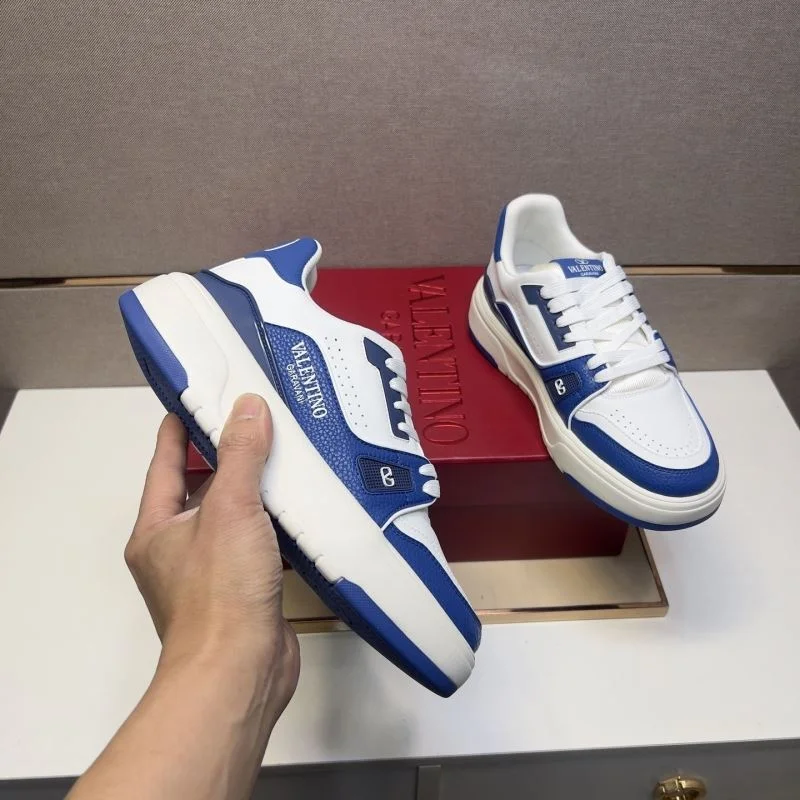 Effortless Valentino Low Shoes 37013