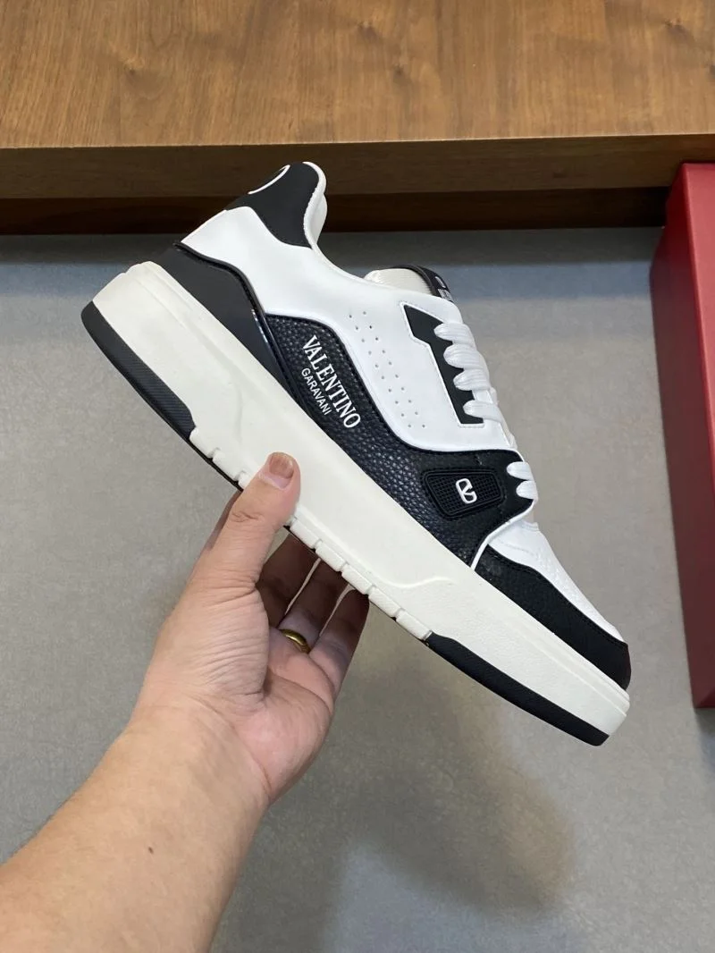 Refined Valentino Low Shoes 37006