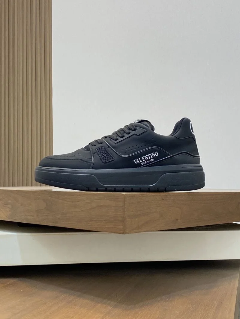 Lightweight Valentino Low Shoes 37002