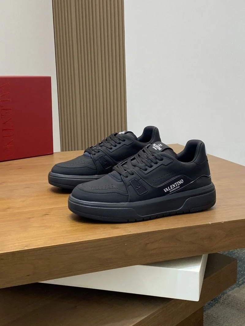 Lightweight Valentino Low Shoes 37002