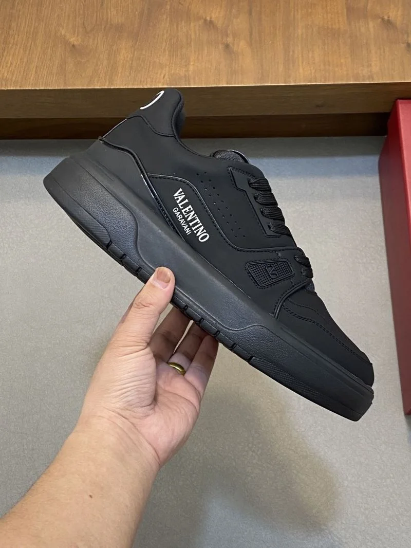 Lightweight Valentino Low Shoes 37002