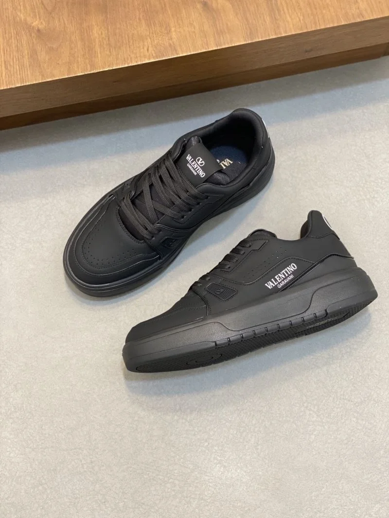 Lightweight Valentino Low Shoes 37002