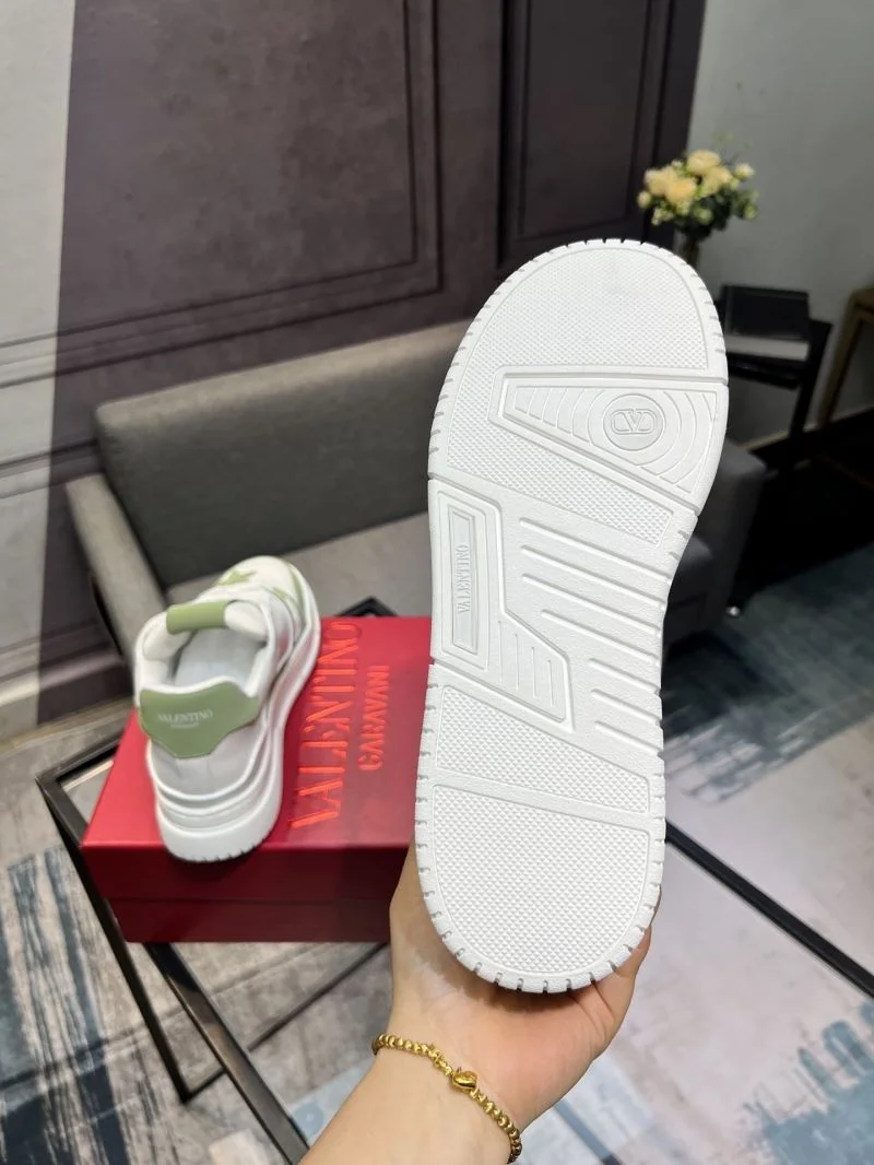 Flexible Valentino Low Shoes 36952