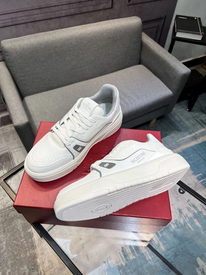 Stylish Valentino Low Shoes 36968