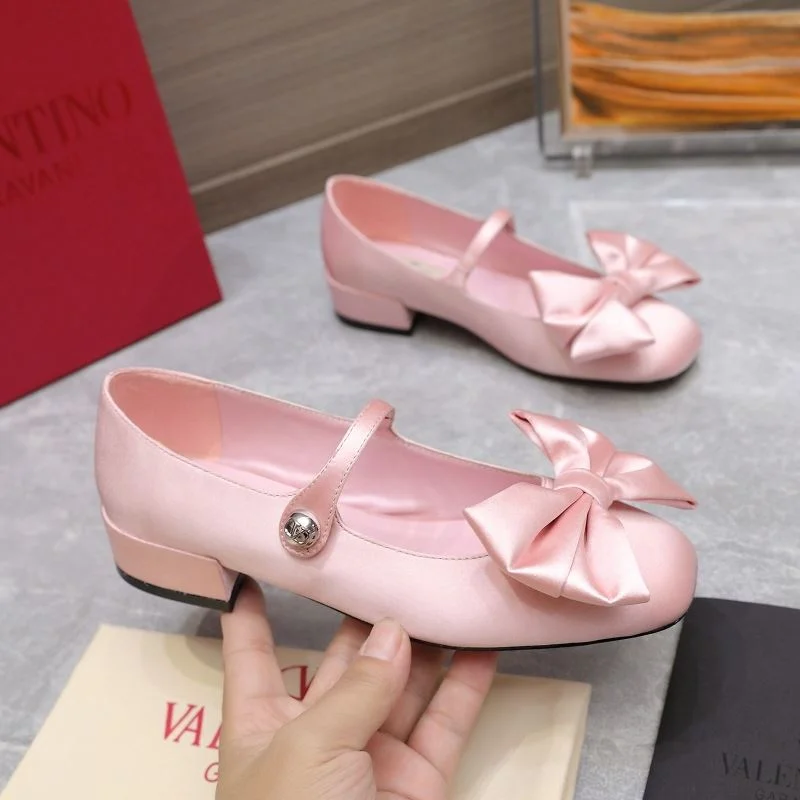 Cozy Valentino Low Shoes 37094