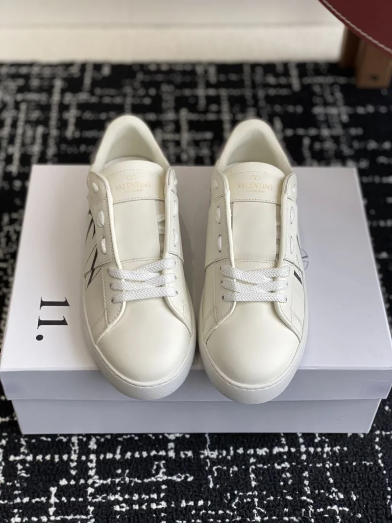 Supportive Valentino Low Shoes 36166