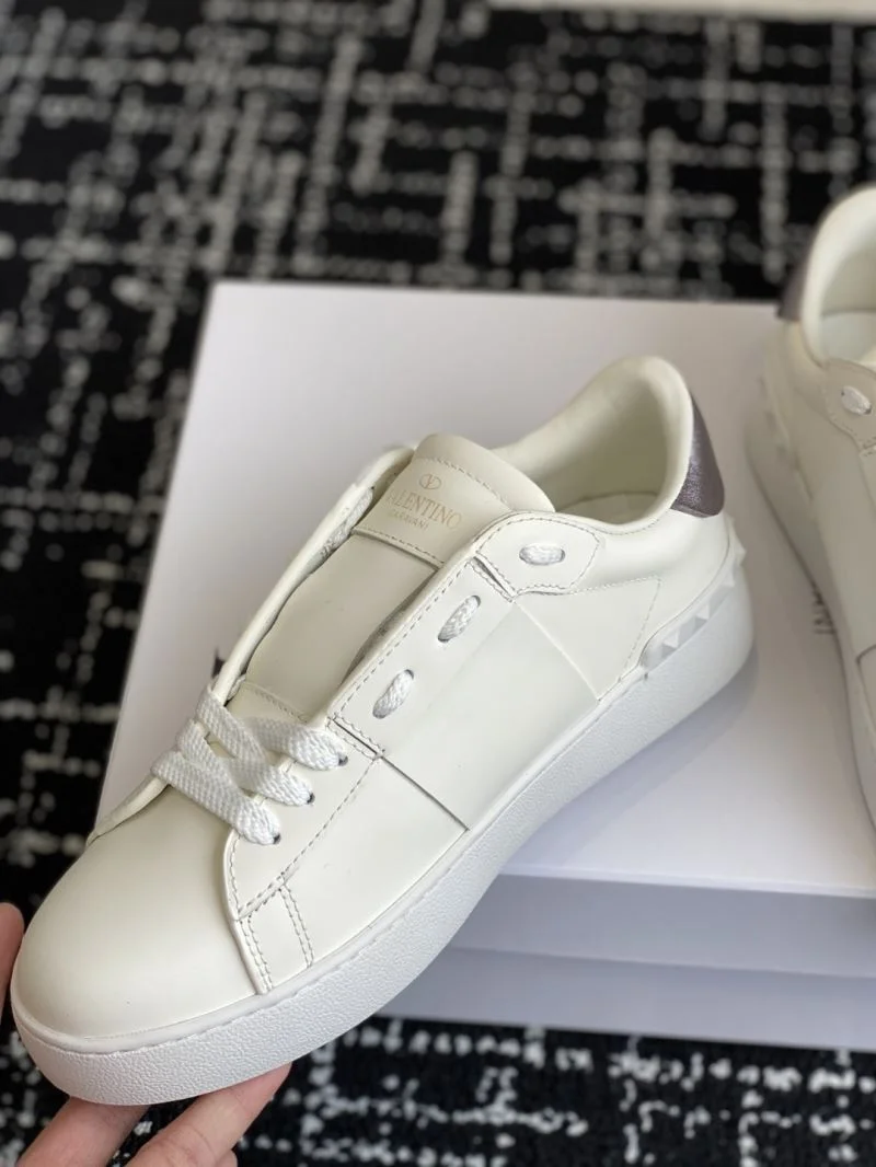 Supportive Valentino Low Shoes 36166