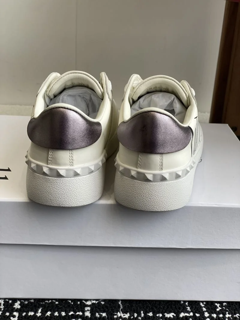 Supportive Valentino Low Shoes 36166