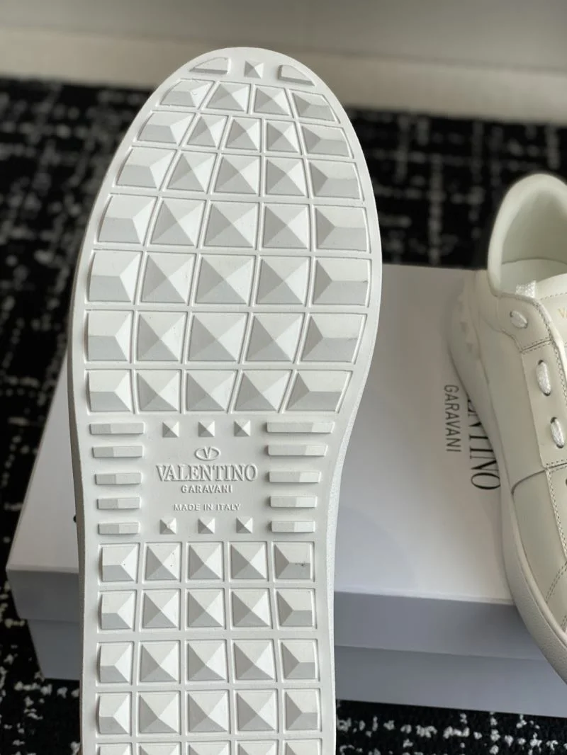 Supportive Valentino Low Shoes 36166