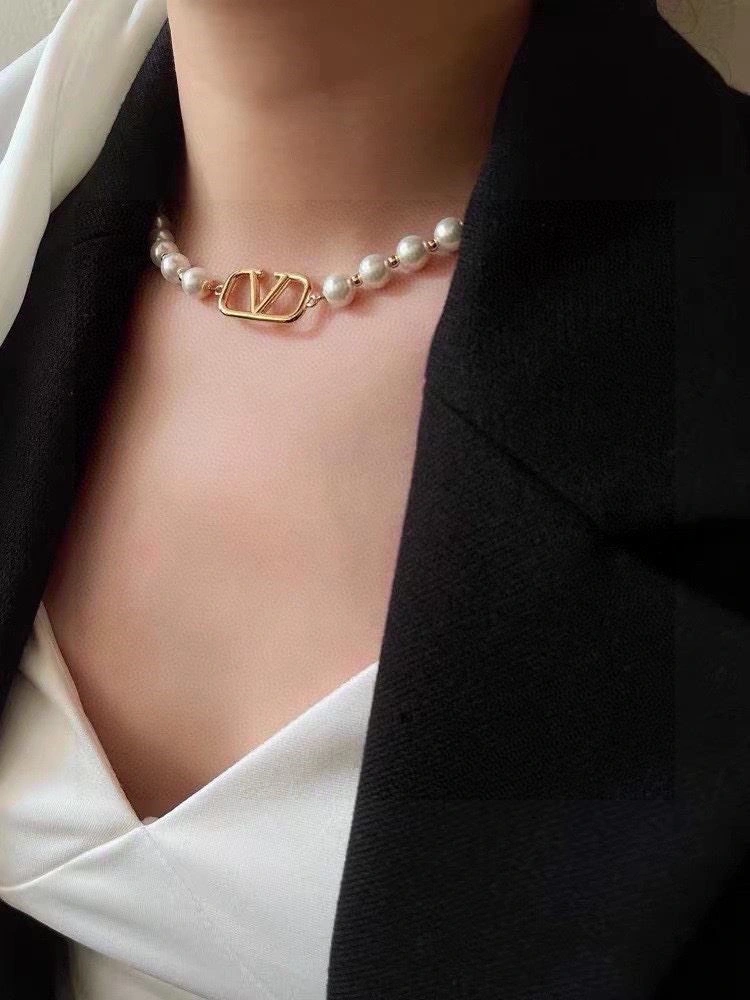 Lightweight Valentino Necklaces 210311