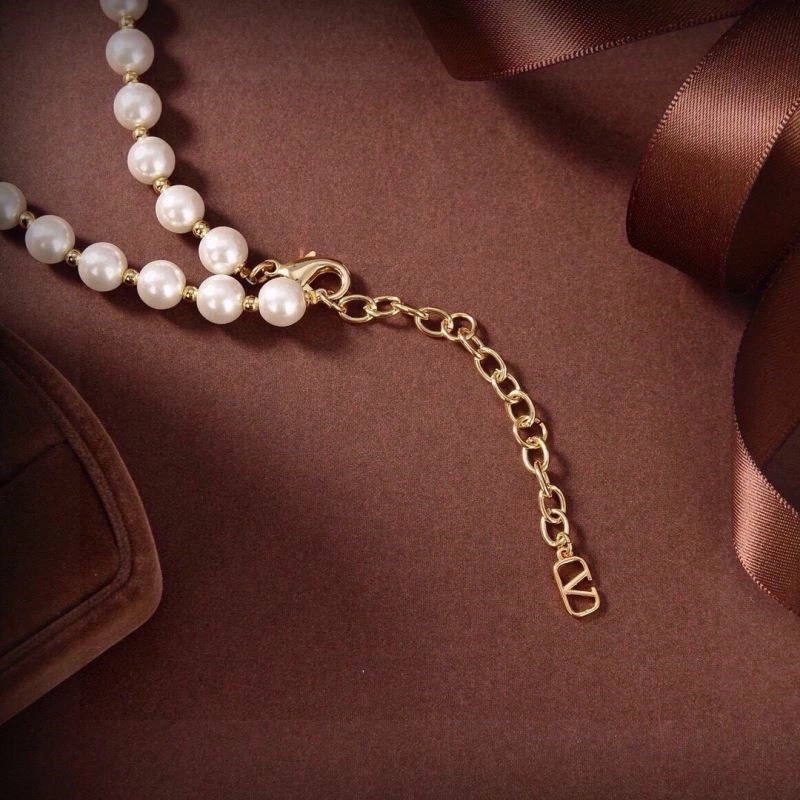 Lightweight Valentino Necklaces 210311