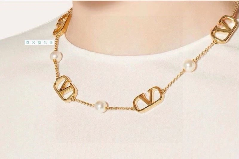 Compact Valentino Necklaces 209043