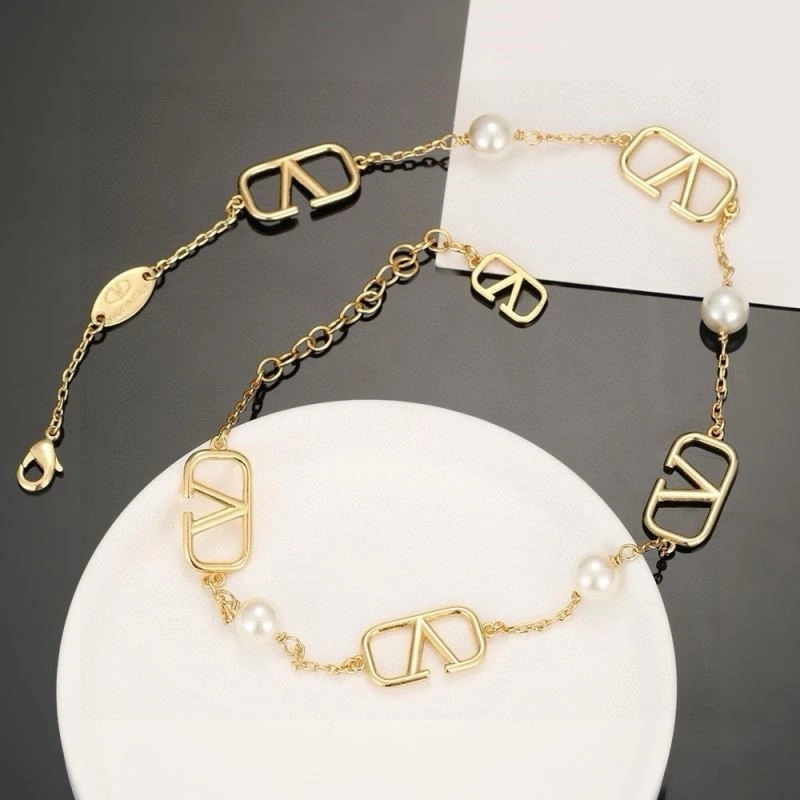 Compact Valentino Necklaces 209043