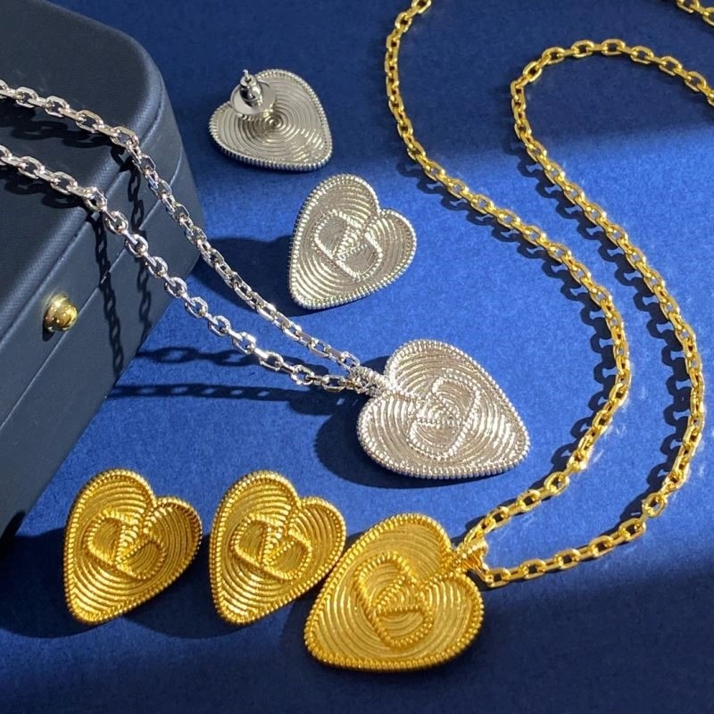 Minimalist Valentino Necklaces 208429