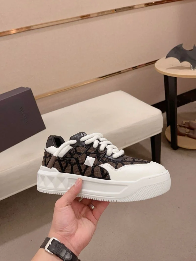 Valentino One Stud Shoes Supportive 36932