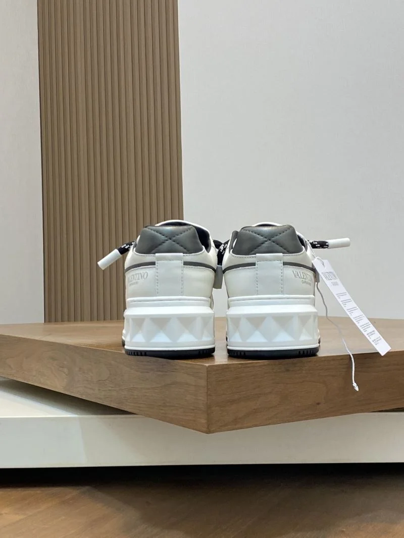Refined Valentino One Stud Shoes 36905