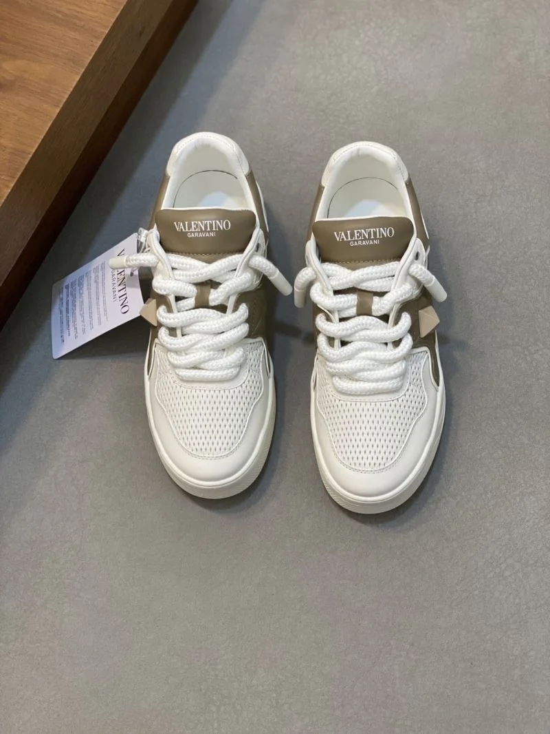 Sporty Valentino One Stud Shoes 36913