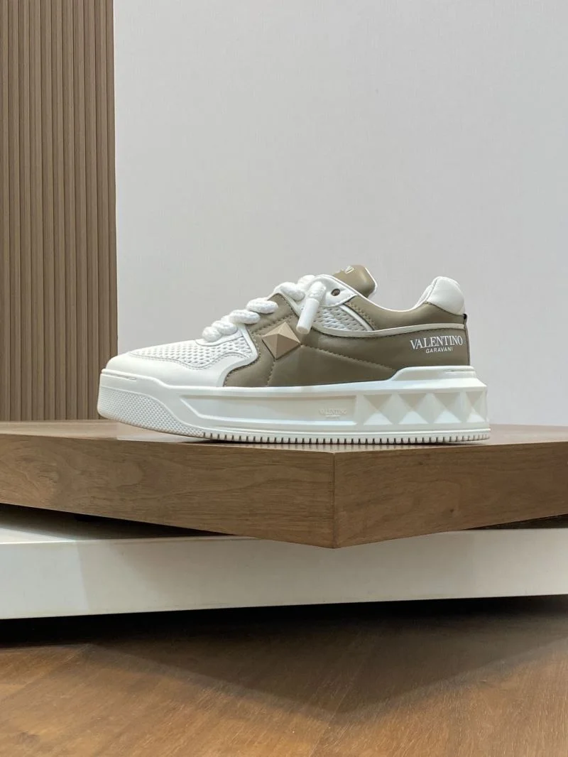 Sporty Valentino One Stud Shoes 36913