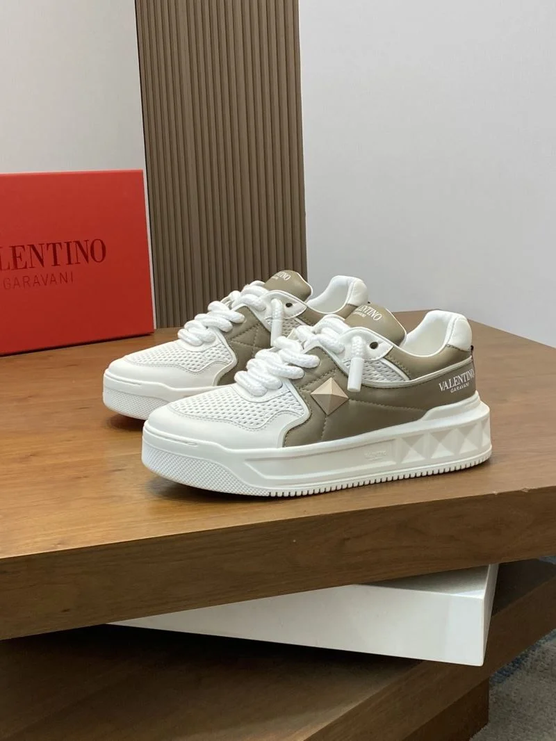 Sporty Valentino One Stud Shoes 36913