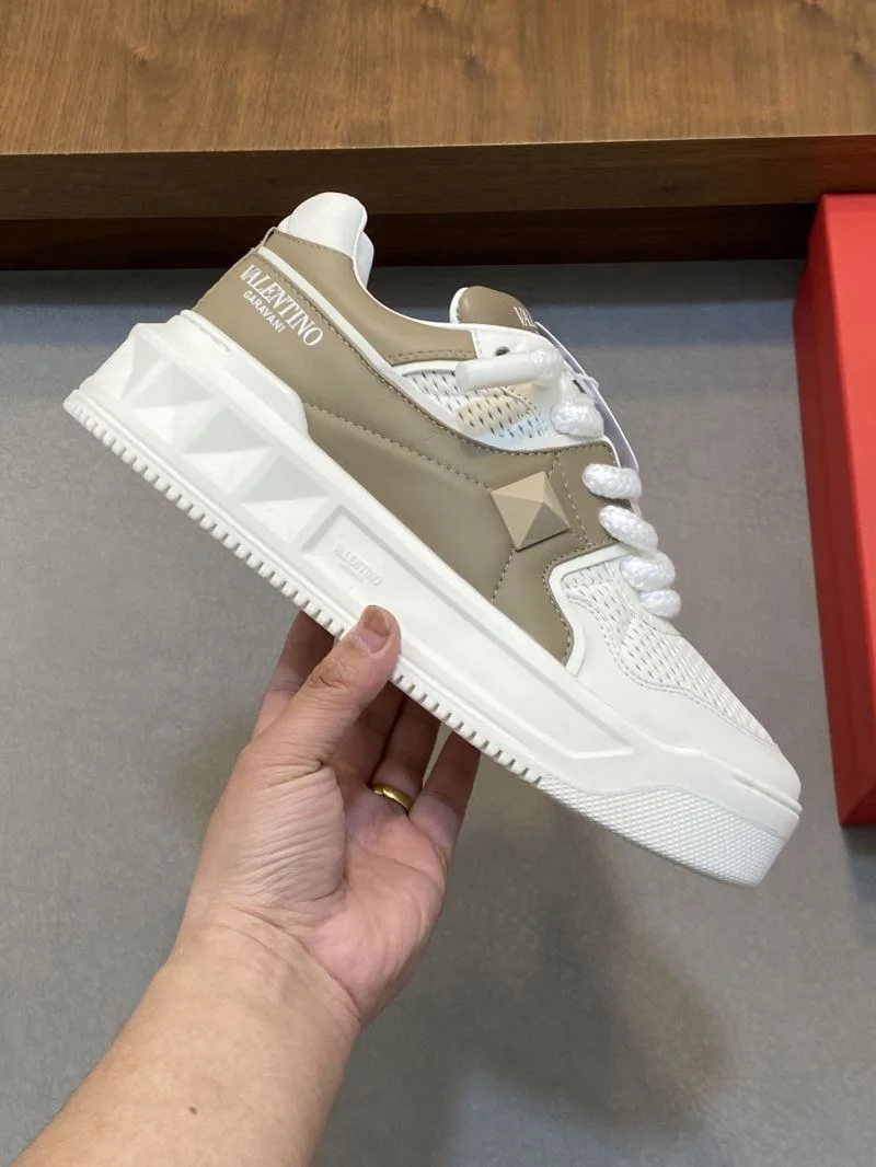 Sporty Valentino One Stud Shoes 36913