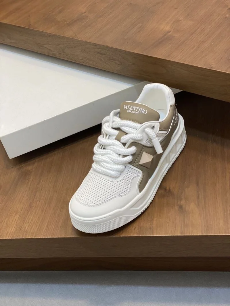 Sporty Valentino One Stud Shoes 36913