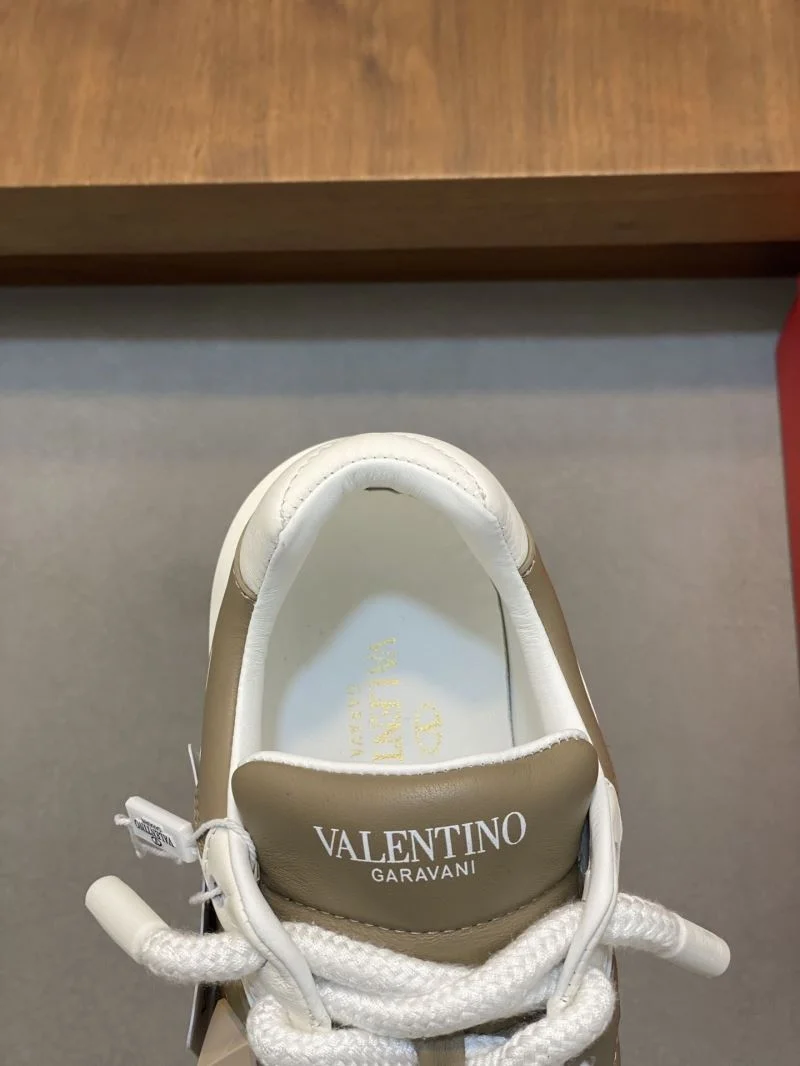 Sporty Valentino One Stud Shoes 36913
