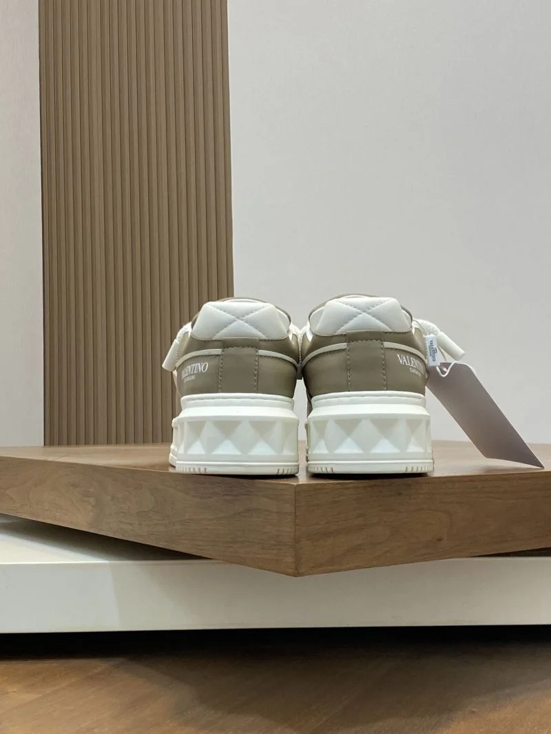 Sporty Valentino One Stud Shoes 36913